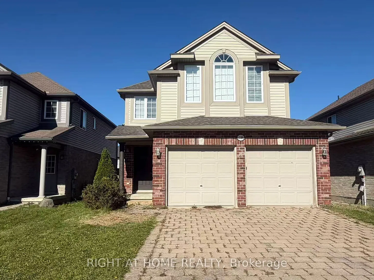 4 bed, $3,000 — Photo 1