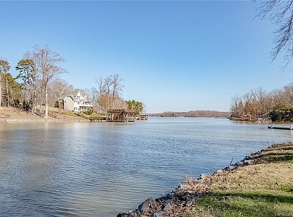 3rd image of 152 Ardmore Pl