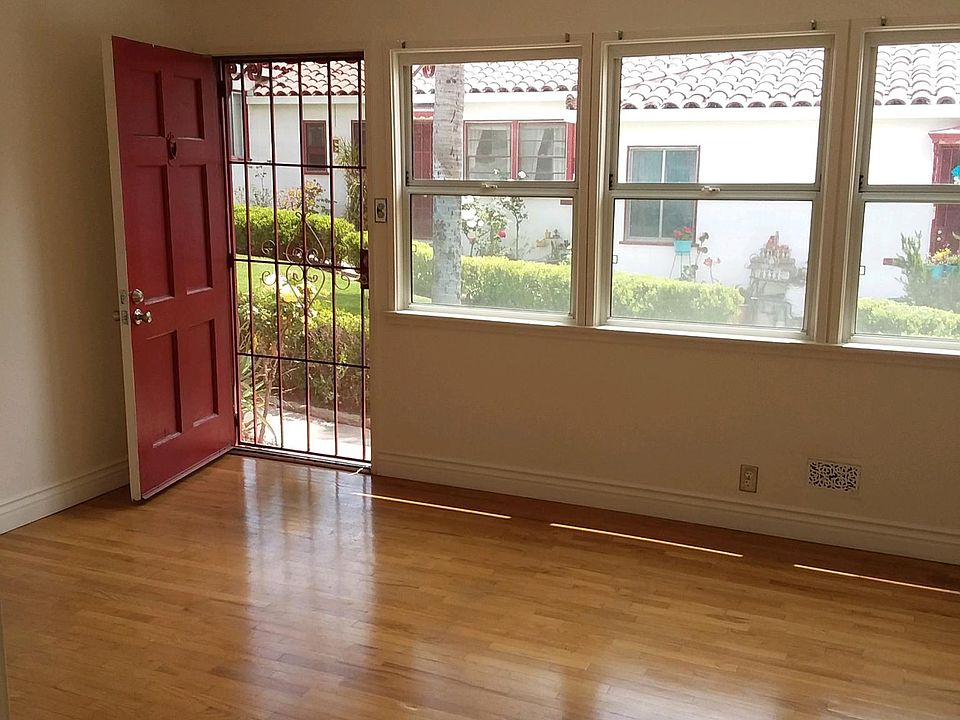 2nd image of 2919 1/4 Rowena Ave #2919-1/4