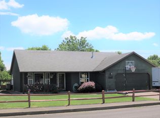 190 SW Applegate Trail Dr, Dallas, OR 97338