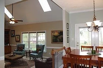 102 Melvins End — Photo 3