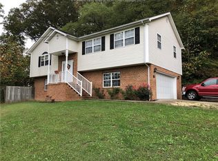 19 Dogwood Ln, Saint Albans, WV 25177