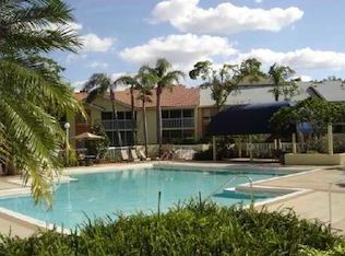 1093 The Pointe Dr, West Palm Beach, FL 33409