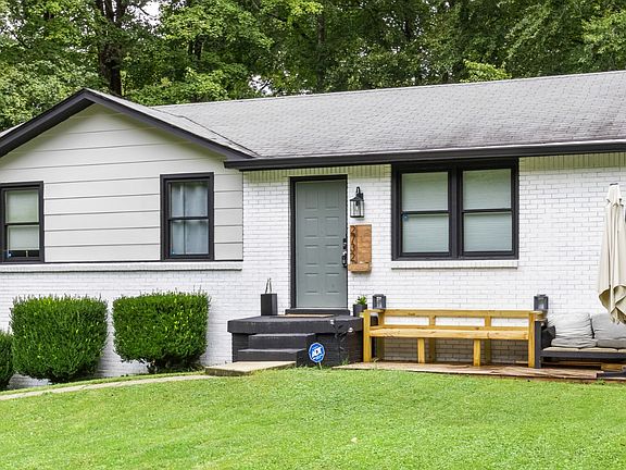 3rd image of 2732 Turner Ln