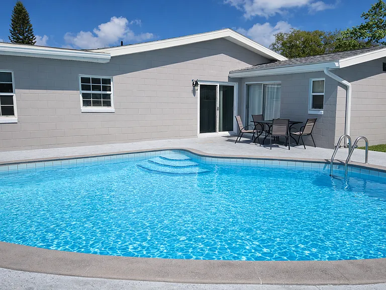 1517 Watrous Dr — Photo 3