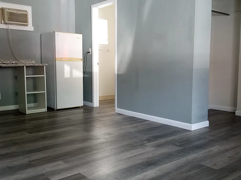 8th Ave Apartments — Photo 8