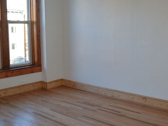 3rd image of 1450 N Maplewood Ave APT 3R