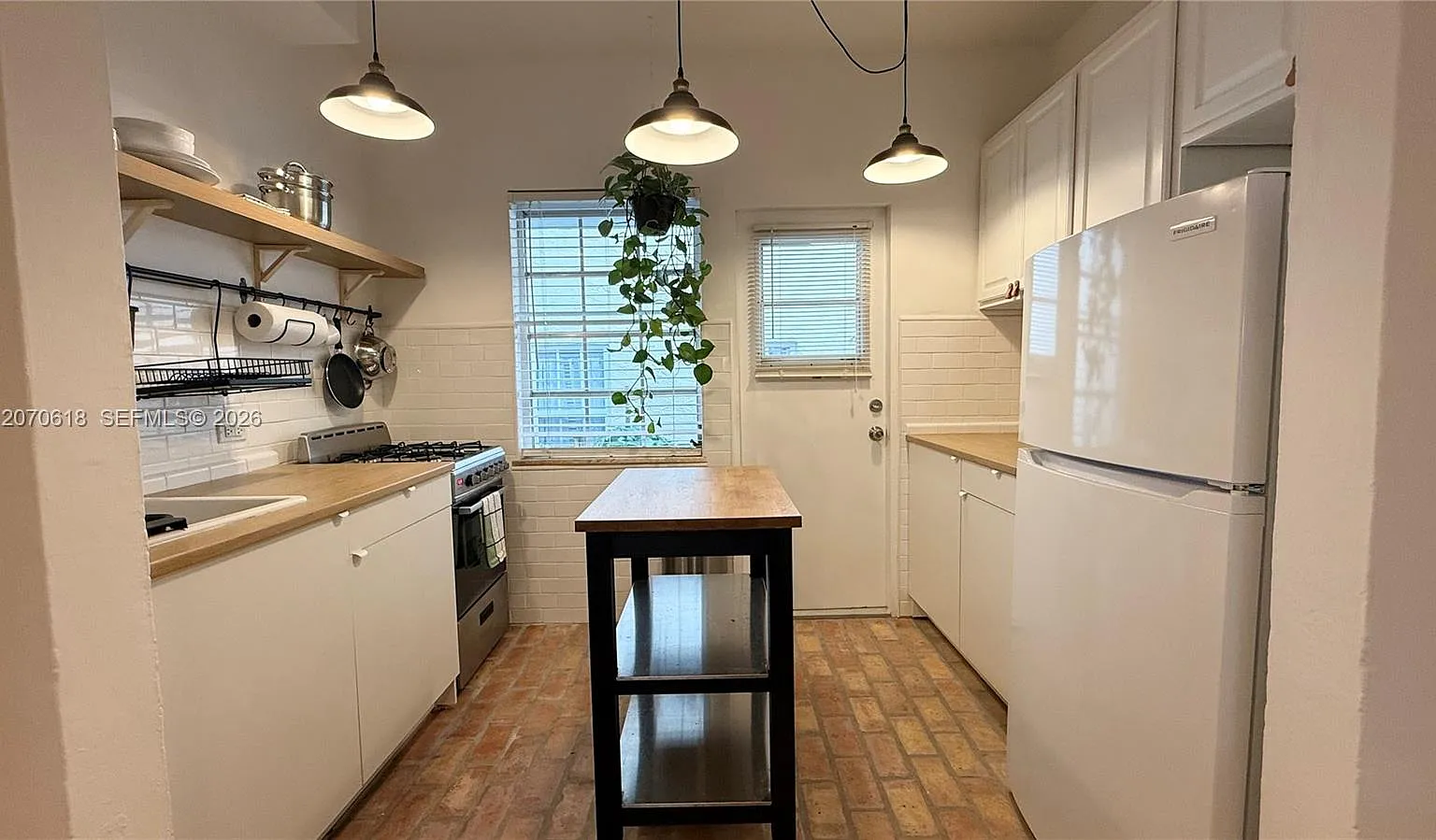 The Vintage East Condo — Photo 4