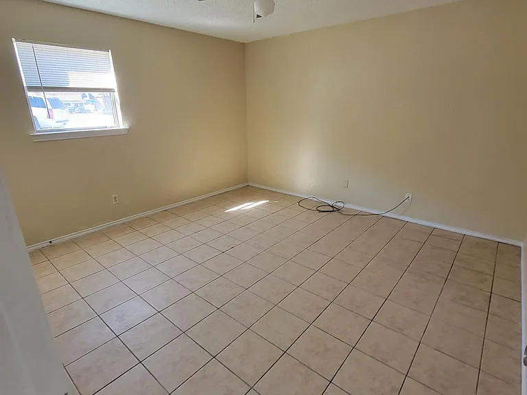 505 Hackberry St — Photo 4