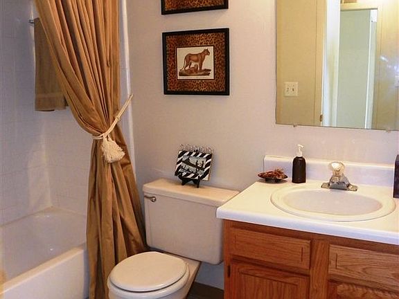 2 BD Bathroom