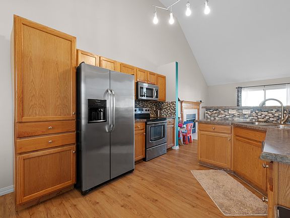 5th image of 543 Allis Pl W