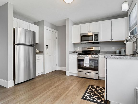 4th image of 65 Greenwood Avenue # Second Floor
