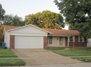 1995 Keeven Ln, Florissant, MO 63031