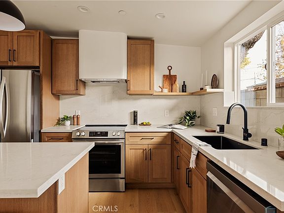 4th image of 6441 Satsuma Ave