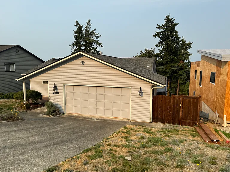 1353 Rainbow Ln — Photo 4