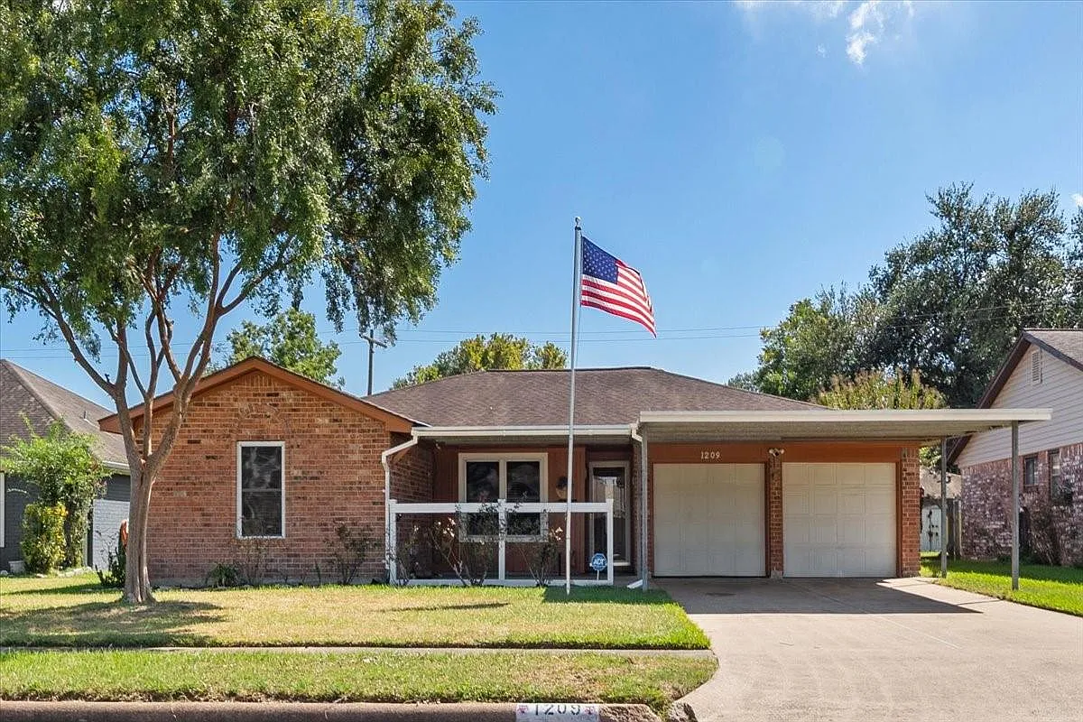 3 bed, 1.5 bath, 1528 sqft, $2,500 — Photo 1