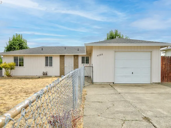 4288 Coronado Dr, Roseburg, OR 97471