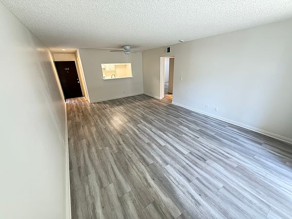 2nd image of 15020 Burbank Blvd