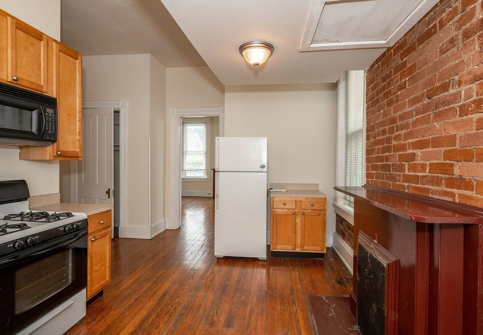 1 bed, 1.0 bath, 650 sqft, $1,305 — Photo 3