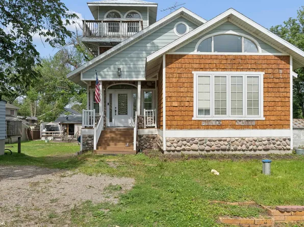 15378 Oakwood Ave, Clear Lake, IA 50428