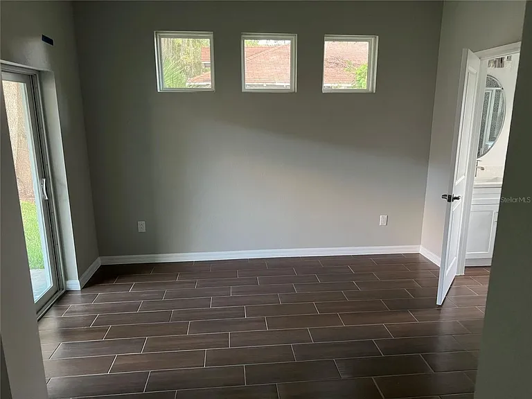 554 Ronnoc Ln — Photo 16