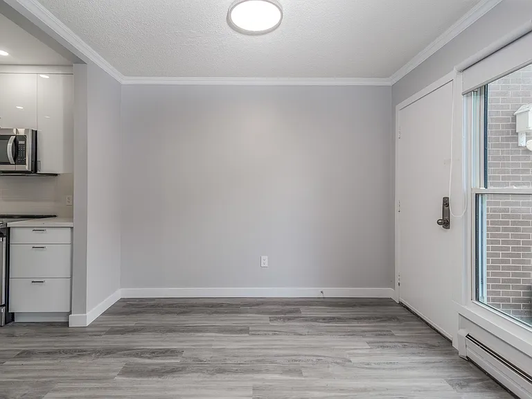 610 Surrey Ln — Photo 22