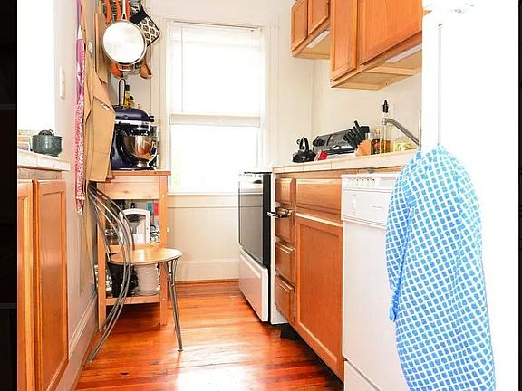 3rd image of 313 E Monroe Ave APT 3