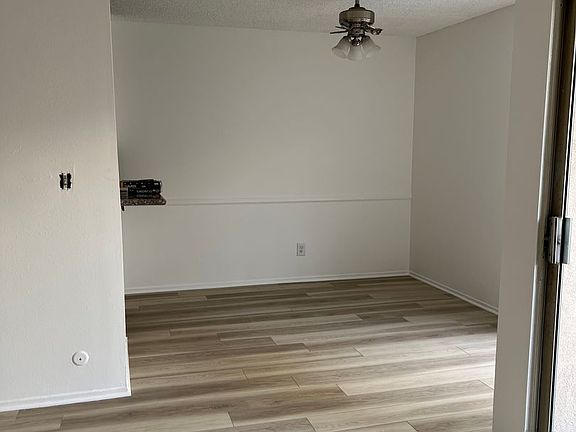 3rd image of 1306 N Columbus Ave #203