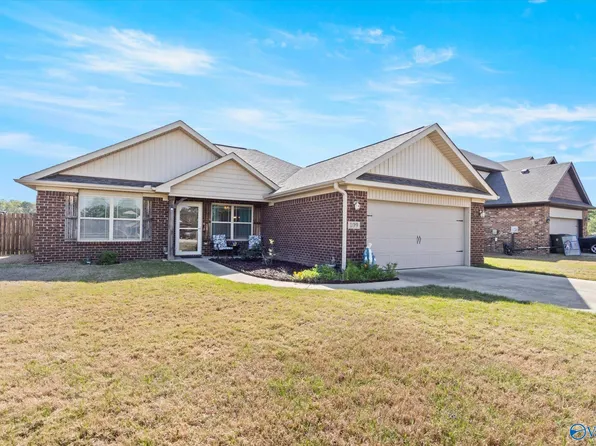 109 Hunter Way, Owens Cross Roads, AL 35763