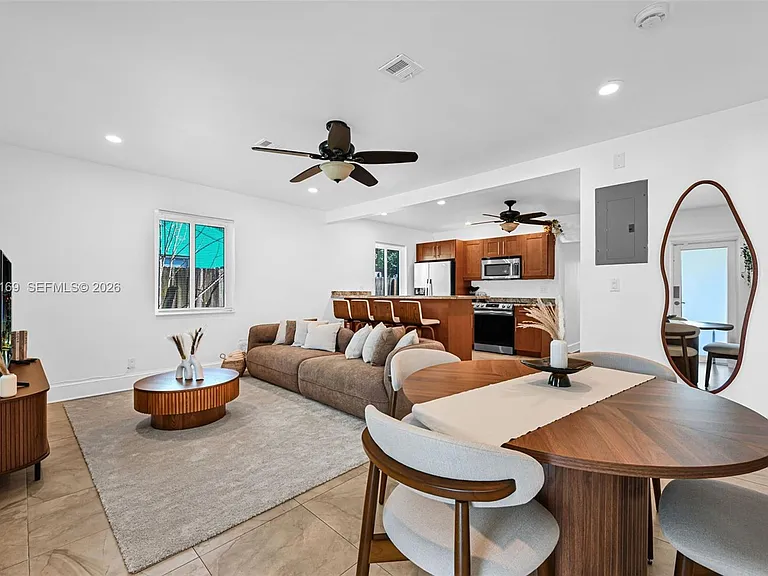 1328 N Andrews Ave — Photo 3