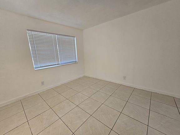 2nd image of 2305 Monroe St APT 5