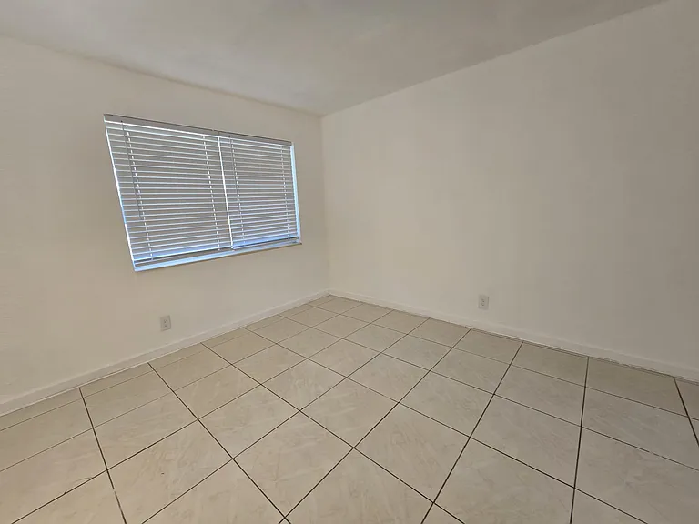 2305 Monroe St #5 — Photo 2