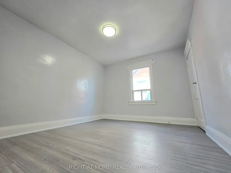 344 Glebeholme Blvd #UPPER — Photo 8