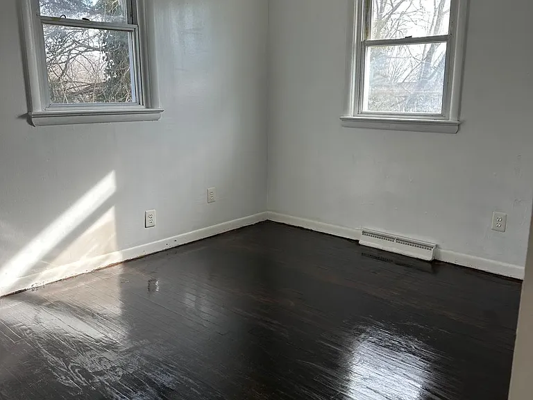 9510 Castle Dr — Photo 2