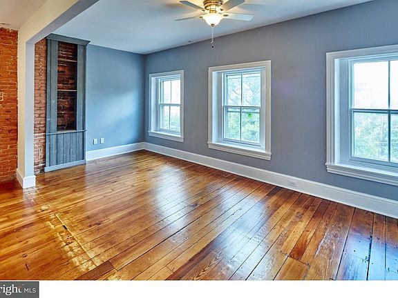 3rd image of 1300 Delaware Ave APT 3