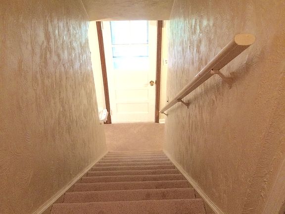 hallway leading to 2 bedroom