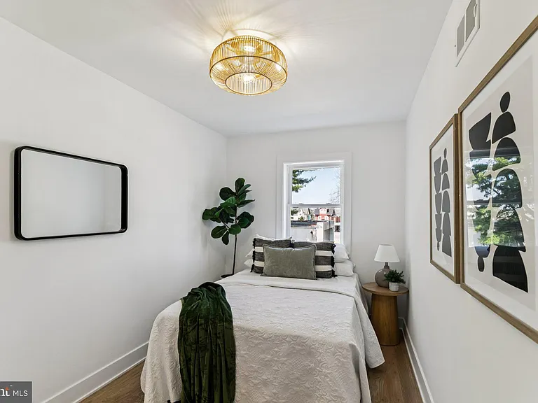 732 Harry St — Photo 28