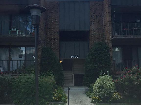 3rd image of 4400 Island Pl APT 301