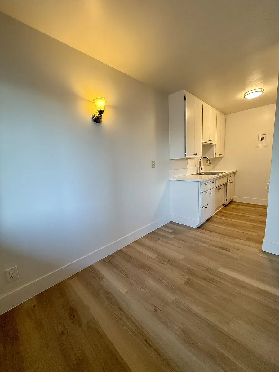 Dinning room and Kitchen - 3330 Chapman St #11