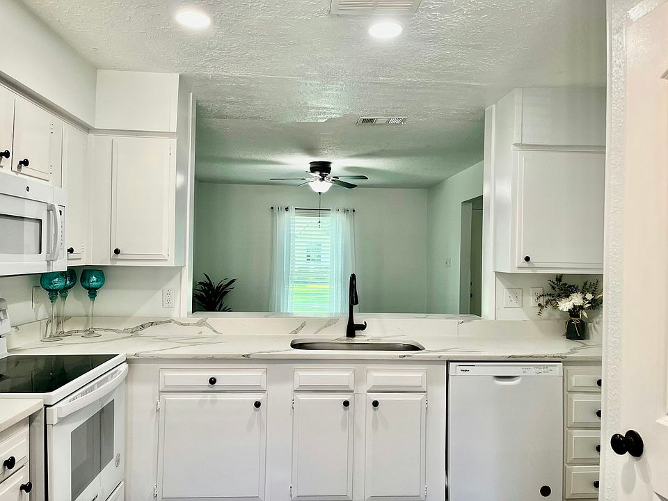 1st image of 3762 Laura Leigh Dr #1