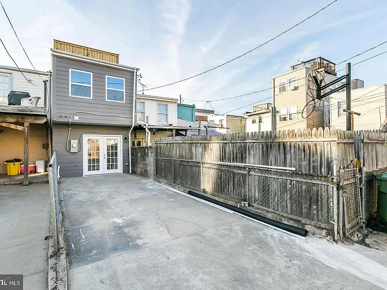 1505 Clarkson St — Photo 29