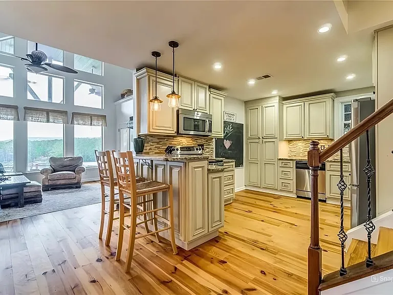 213 Lakeside Dr — Photo 11