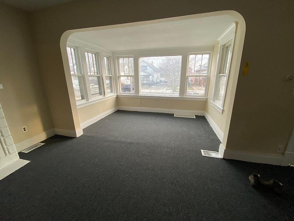 1st image of 522 Lasalle Ave Floor 1