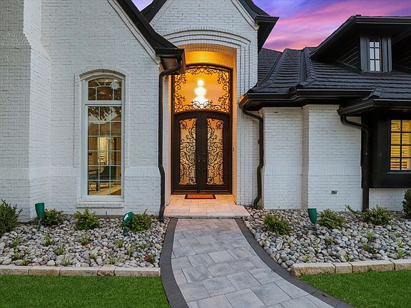 4th image of 4901 Pinehurst Dr