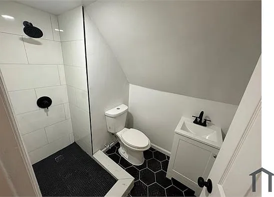 44 11th Ave W #3 — Photo 9