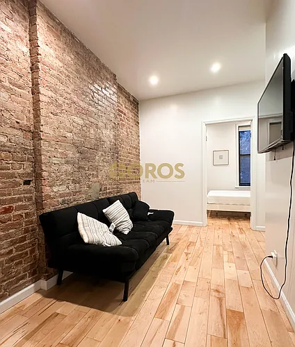 213 E 10th St #8 Photo 1