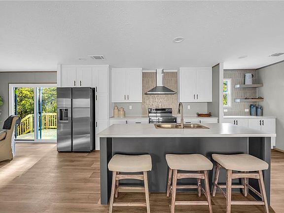 2nd image of 946 Essic Rd