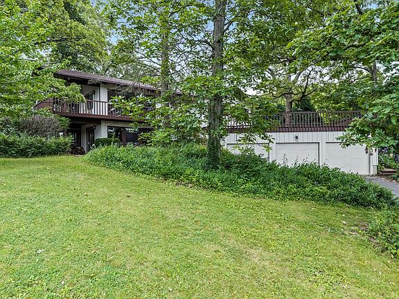 2nd image of 19 Acorn Dr