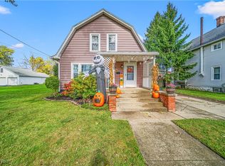 425 5th St, Fairport Harbor, OH 44077