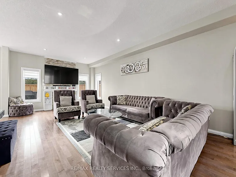 291 Hardcastle Dr — Photo 8
